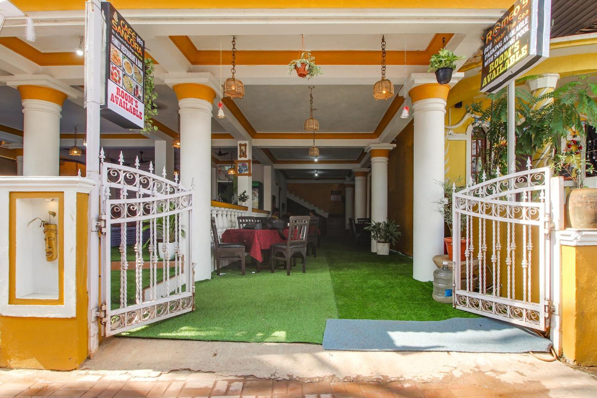 Collection O Romeos Place Baga Beach Hotel Calangute Exterior photo